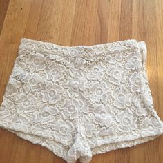 Cream Colored Shorts With Lace Detailing And Zipper On The Side, Good Quality, Never Worn! Casual Lace Bottoms For Day Out, White Lace Shorts Outfit, Lace Short Outfits, American Eagle Black Jeans, Shorts With Lace, Floral Lace Shorts, White Lace Shorts, Black Lace Shorts, Black Jean Shorts