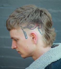 Mens Mullet, Mohawk Hairstyles Men, Haircut For Men, Date Hairstyles, Monochrome Makeup Look, Modern Mullet