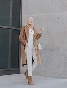 Hijabi Winter Outfits Modest Fashion, Leena Snoubar, Modest Winter Fashion, Fall Winter Fashion Trends, Womens Dress Coats, Stylish Hijab, Modest Outfit