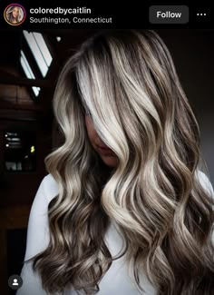 Hair Stules, Mama Hair, Blonde Highlights On Dark Hair, Hair Dye Tips, Brunette Hair With Highlights, Brown Hair With Blonde Highlights, Pretty Hair Color, Winter Hair Color, Work Hairstyles