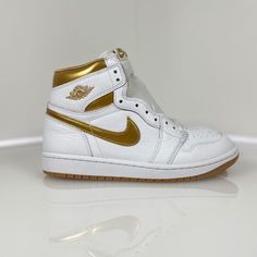 Brand New Without Box Nike Air Jordan 1 Retro High Og Metallic Gold White Wmns Style Code: Fd2596-107 Size 7.5 All Orders Are Shipped Within 24 Hours Of Sale Jordan Gold, Greek Goddess Costume, Goddess Costume, Nike Air Jordan 1 Retro, Air Jordan 1 Retro High Og, Air Jordan 1 Retro High, Womens Jordans, Nike Air Jordan 1, Air Jordan 1 Retro