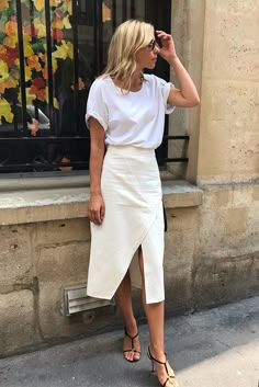 Strappy Sandals Outfit, Spring Office Outfits, Mode Dope, Minimalist Moda, Minimalistic Outfits, All White Outfit, Minimal Outfit, Mode Inspo