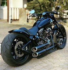 a black motorcycle parked in front of a building