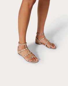 Rockstud Flat Calfskin Sandal With Straps for Woman in Poudre Valentino Flat Sandals, Rockstud Flats, Valentino Sandals, Woman In Black, Studded Sneakers, Oxford Sneakers, Valentino Rockstud, Boot Accessories, Valentino Garavani