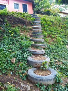 there are many tires stacked up on the side of this hill to be used as stairs