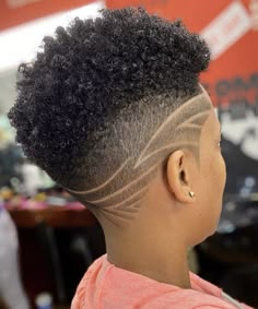 Haircuts Designs, Beautiful Short Haircuts, Undercut Hair Designs, Andis Clippers, Shaved Designs, Braids With Shaved Sides