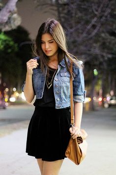 Formas para usar una falda de terciopelo sin parecer del siglo pasado Boyfriend Jean, Outfit Jeans, Outfit Trends, Pinterest Outfits, Inspired Outfits, Jean Grey, Fall Fashion Trends, Denim Outfit, Outfits Casuales