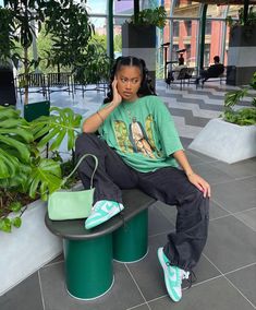 Streetwear Fashion Women Green, Styling Dunks, Classy Streetwear Women, Female Streetwear Outfits, Streetwear Outfit Ideas, Streetwear Fashion Women