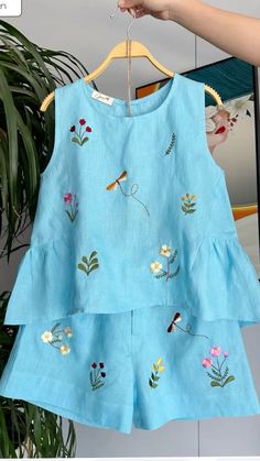 Kids Dress Design, Embroidery Frocks, Baby Dress Embroidery, Baby Clothes Patterns Sewing, Kids Blouse Designs, Kids Blouse