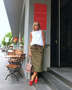 Trendy Dresses Summer, 60 Fashion, Fashion Over 40, Fashion Over 50, Red Shoes, Trendy Dresses, Outfits Casuales, Stylish Dresses