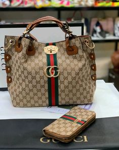 Gucci Bags Outlet, Luxurious Things, Louis Vuitton T Shirt, Nike Shoes Women Fashion, High End Handbags, Purse Game, Luxury Bags Collection, Favorite Purse, Gucci Purses