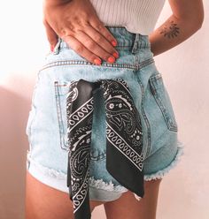 Bandana Jeans Outfit, Bandana Tied On Jeans, Stagecoach 2024, Bandana Jeans, Collar Outfits, Fashion Knowledge, Bandana Outfit, Denim Aesthetic