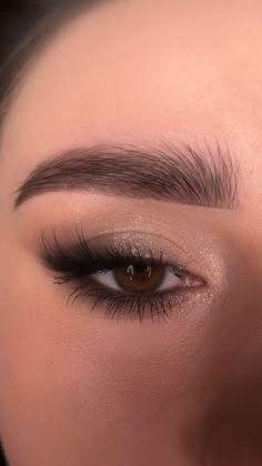 Paulina Kurkowska ✨ | Easy glam makeup 💄✨ | rate this look 0-10 🫶🏻 ————��————— @armanibeauty eyeshadow tint 36 @mexmocosmetics Save the date palette… | Instagram Makeup Inspo Smokey Eye, Natural Brown Smokey Eye, Bridal Makeup For Brown Eyes Round Face, Brown Smokey Wing, Smokey Eye Makeup Light, Nude Glam Makeup Looks, Fall Makeup Simple, Easy Holiday Makeup Looks, Dark Hoco Makeup