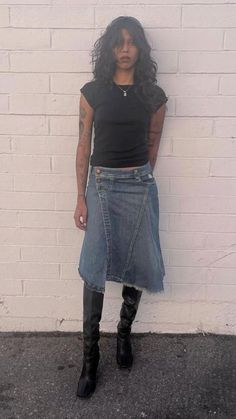 Midi Skirt Outfit, Denim Skirt Outfits, Christy Turlington, Cooler Look, 가을 패션, Mode Vintage