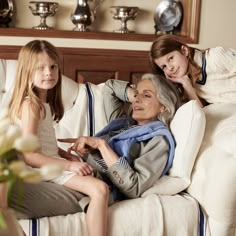 Ralph Lauren Family Photoshoot, Marian Moneymaker, Ralph Lauren Family, Ralph Lauren Ads, Graceful Aging, 70s Nostalgia, Money Lifestyle, Aspen Tree, Prep Style