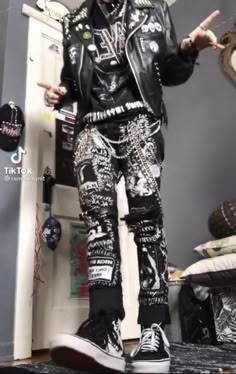 Punk Fits Male, Metalcore Fashion, Punk Men’s Clothing, Punk Guys Aesthetic, Emo Punk Outfits Men, Goth Punk Outfits Men, Male Punk Aesthetic, Punk Outfits Male, Grunge Punk Outfits Men