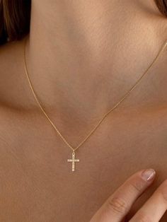 Kubieke Zirconia Kruis charme ketting | SHEIN EUQS Heart And Cross Necklace, Cross Necklace Aesthetic, Cross Charm Necklace, Cross Necklace Women, Christian Bracelets, Gold Cross Necklace, Styl Boho, Christian Jewelry, Cross Jewelry