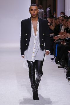 Rock Style Men, Mens Fashion 2018, Balmain Fashion, Man Clothes, Balmain Men, Olivier Rousteing, Menswear Runway, Mens Fashion Smart, Mens Trendy Outfits