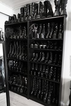 Goth Houses, Gothic Decor Bedroom, Shoe Hacks, Gothic Bedroom, Goth Shoes, Trying New Things, Dark Home Decor, Goth Home