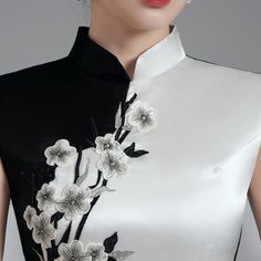 Chinese Embroidery Dress, Black And White Dress Outfit, Casual Qipao, Cheongsam Embroidery, Embroidery Black And White, Black Qipao, Chinese Dress Modern, Qipao Top, Cheongsam Traditional