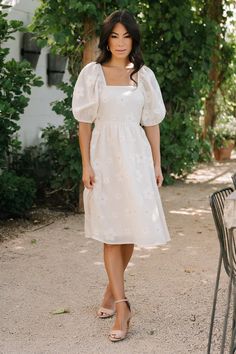 Our stunning Daisy Short Dress comes in Vintage Cream Floral and is a must have. This is the perfect spring dress! Shower Dress For Bride, Cream Dresses, Daisy Shorts, Midi Wedding Dress, Baltic Born, Engagement Session Outfits, Daisy Dress, Beautiful Shorts, Grad Dresses