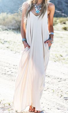 White Spaghetti Strap Pleated Floor Length Dress Look Boho Chic, Boho Styl, White Spaghetti Strap, Boho Party, Beach Maxi Dress, Maxi Robes