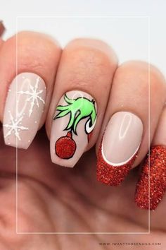 Christmas Nail Ideas Short Acrylic, Nails Cute Christmas, Adorable Christmas Nails, Cute Seasonal Nails, Cool Christmas Nails Design, Cute Christmas Nails Grinch, Christmas Nail Inspo Grinch, Christmas Nails 2023 Grinch, Grinch Xmas Nails