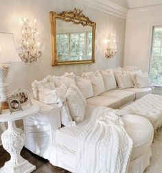 C’est Chic Boutique in Porto 💕 Romantic Shabby Chic Living Room, White Couch, Shabby Chic Living, Chic Interior Design, Romantic Shabby Chic, Shabby Chic Living Room, Casa Vintage, Dream House Rooms, Chic Living Room