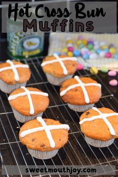 A recipe for baking Easter-themed hot cross bun muffins Buns Without Yeast, Hot Cross Buns Rhyme, Fruit Buns, Eggless Hot Cross Buns, Hot Cross Bun Dessert, Traditional Hot Cross Buns Recipe, Hot Cross Bun Flavours, Easter Hot Cross Buns, Traditional Easter Recipes