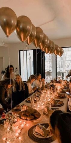 Friends giving decor ideas Friendsgiving Set Up, Friendsgiving Dinner Party Decor, Hosting Friendsgiving, Thirtieth Birthday, Friendsgiving Decorations, Essential Candles