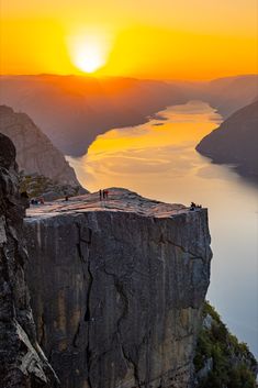 Sunrise lighting up Preikestolen and Lysefjorden Amazing Pics, Alaska, Beautiful Places, Road Trip, Make Your