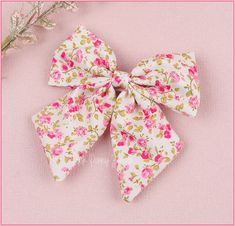 NEW NWT big Texas sized fabric hairbow floral pink white ditsy floral shabby chic floral fabric sailor fable bow Free Shipping #TPPH Big Hair Bows, Hair Accessories For Girls, Hair Supplies, Bows Hair, Stretchy Headbands, Rhinestone Hair, Ditsy Floral Print, Girly Accessories