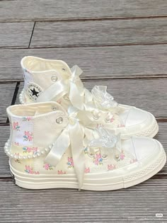 Cute Converse Shoes, Baju Kahwin, Cute Converse, Basket Style, Dr Shoes, Preppy Shoes, Pretty Shoes Sneakers, Cute Shoes Heels, Kawaii Shoes