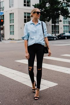 Light Denim Shirt Outfit, Oversized Denim Shirt Outfit, Jean Shirt Outfits, Light Denim Shirt, Black Denim Shirt, Denim Shirt Outfit, Casual Denim Shirt, Oversized White Shirt, Oversized Denim Shirt