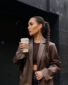 Alicia Roddy, Business Outfits Women, Brown Outfit, Minimal Outfit, Autumn Outfits, Street Style Chic, Brown Leather Jacket, Fall Winter Outfits