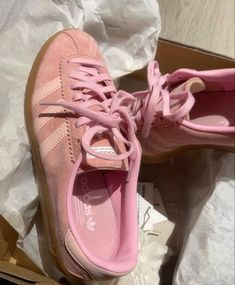 Gola Shoes, Chic Shoes, Hype Shoes, Shoe Inspo, Shoes Pink, Winter Fits, Pink Adidas, Slides Shoes, Pretty Shoes