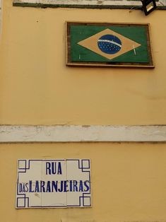 a sign on the side of a building that says rua larnuerias