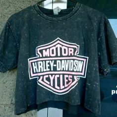 New Harley Davidson With Pink Logo Crop Top 100% Cotton Vintage Look/Acid Pre-Shrunk Men Sizes Trendy Distressed Pink Top, Trendy Pink Distressed Top, Harley Davidson Outfits Woman, Harley Davidson Outfits, Harley Shirts For Women, Harley Davidson Apparel, Country Fall Outfits, Harley Davidson Crop Top, Vintage Harley Davidson Shirt