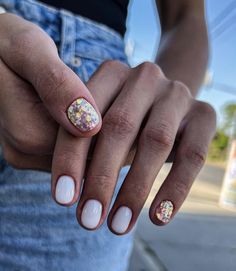 Neutral Gel Nails With Design, Subtle Summer Nails, Summer Neutral Nails, Latte Nails, Trendy Short Nails, Pedi Ideas, Manicure Nail Designs