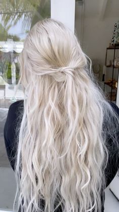 Blond Hair Ideas Platinum, Icy Blonde Hair Curly, Bride Blonde Hair, Wave Blonde Hair, Cool Platinum Blonde Hair, Beautiful Long Blonde Hair, Platinum Blonde Hairstyles, Long White Blonde Hair, Girl With White Hair