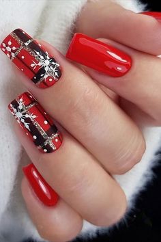 Christmas Nails Christmas Nail Art Designs Xmas Sparkle Red Glitter, Pointy Christmas Nails, Red Festive Nails, Santa Nails Design, Sparkling Christmas Nails, Holiday Short Nails, Classy Christmas Nails Short, Holiday Nails Gel