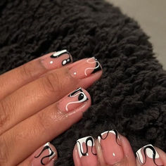 Unique Black And White Nails, Minimalist Short Nails Art Designs, Black And White Biab Nails, Short Nail Inspo Black People, Short Nail Designs Minimal Natural, Black And White Abstract Nails, Minimal Nails Art, Hello Nails, Simple Gel Nails