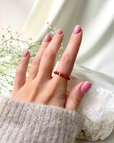 Dainty Gemstone Ring Elastic Ring With Gold Fill or Sterling - Etsy Italy Red Beaded Rings As Gift, Red Beaded Rings For Gifts, Red Beaded Rings Perfect As Gifts, Stackable Rondelle Jewelry For Gift, Minimalist Everyday Beaded Rings, Dainty Red Everyday Rings, Everyday Red Gemstone Ring, Minimalist Stackable Adjustable Ruby Ring, Minimalist Beaded Round Rings