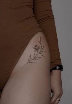 Pelvic Tattoos, Floral Hip Tattoo, Basic Tattoos, A Secret Garden, Dainty Tattoos