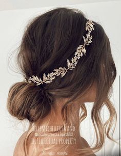 Beautiful, delicate vintage  hair vine.  Handmade with delicate wire in gold/silver or rose gold with clear stones. Length - 12 inches long. Easy to shape and adapt to any hairstyle.  This hair vine will come nicely wrapped in a white box Bridal Gold Headpiece, Glamorous Gold Wedding Headpiece, Gold Crystal Embellished Headpieces For Wedding, Gold Leaf Hair Piece, Hair Braid Rings, Gold Wedding Hair Piece, Gold Bridal Hair Accessories, Hair Jewelry For Braids, Hair Accessories Gold