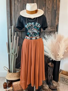 Wild Ride 'Em Tee Western Skirt Outfits, Western Chic Outfits, Western Chic Fashion, Everyday Outfits Fall, Cowgirl Style Outfits, Bota Country, Nashville Outfits, Western Outfits Women