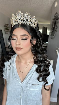 Makeup by me #makeup #makeuplover #quinceañera Quince Makeup Looks Pink And Gold, Quince Looks Eye Makeup, Quince Makeup Soft Glam, 15 Makeup Looks Emerald Green, Quince Photoshoot Makeup, Red Quince Theme Makeup, Natural Glam Quince Makeup, Green Quince Makeup Natural