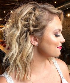 Side Braid Hair Down Curls, Bridesmaid Hairstyles For Short Hair Bob, Long Bob Braids Hairstyles, Hair Pinned Back On One Side, Side Pinned Hairstyles, Side Twist Hair, Wedding Hairstyles For Bridesmaids, Hairstyles For Bridesmaids