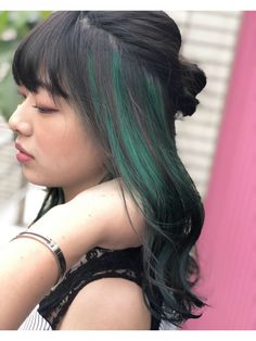 インナーカラーリーフグリーン10代20代30代イヤリングカラー：L038560425｜ホットペッパービューティー Hair Colour