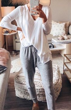 Pijamas Women, 90s Summer, Mode Shoes, Lounge Looks, Fashion Kpop, Lounge Outfit, Neue Outfits, Kpop Style, Winter Outfit Inspiration